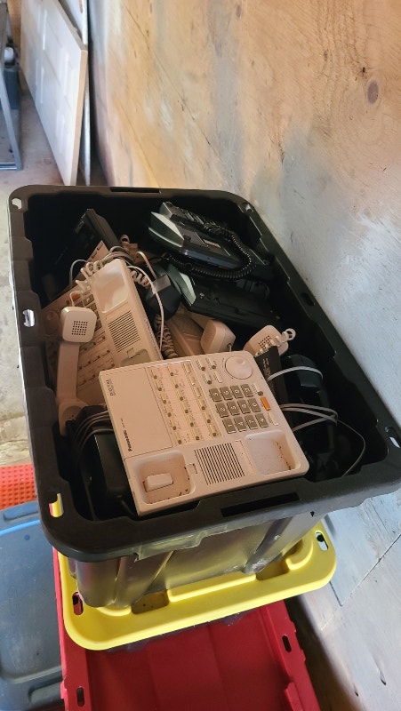 Panasonic KX-T7420 Phone System (30 Units) - photo 4