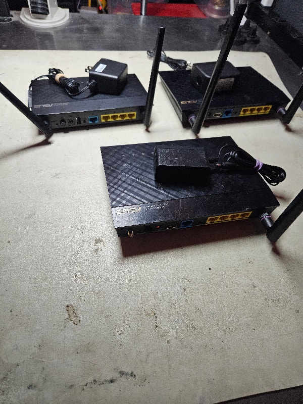 ASUS / DLink Dual-Band Wi-Fi Routers (x4) - photo 2