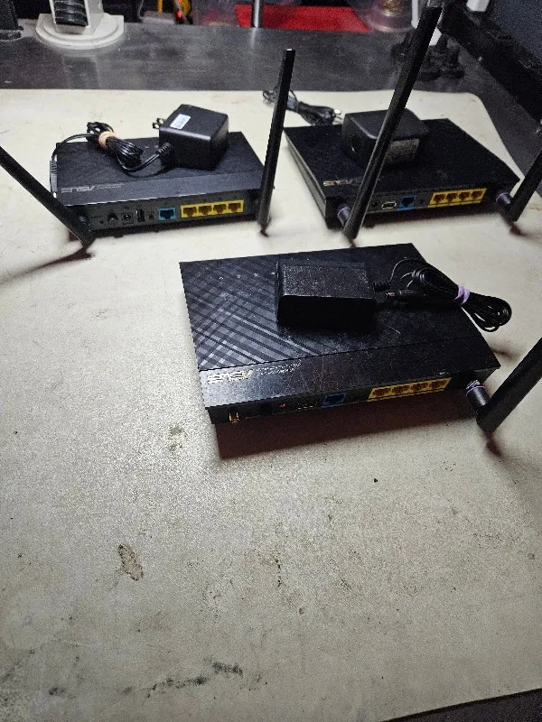 ASUS / DLink Dual-Band Wi-Fi Routers (x4) - photo 2