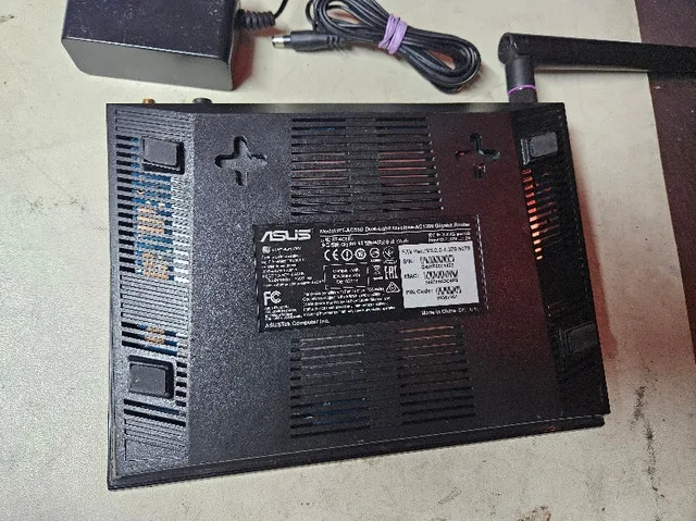 ASUS / DLink Dual-Band Wi-Fi Routers (x4) - photo 4