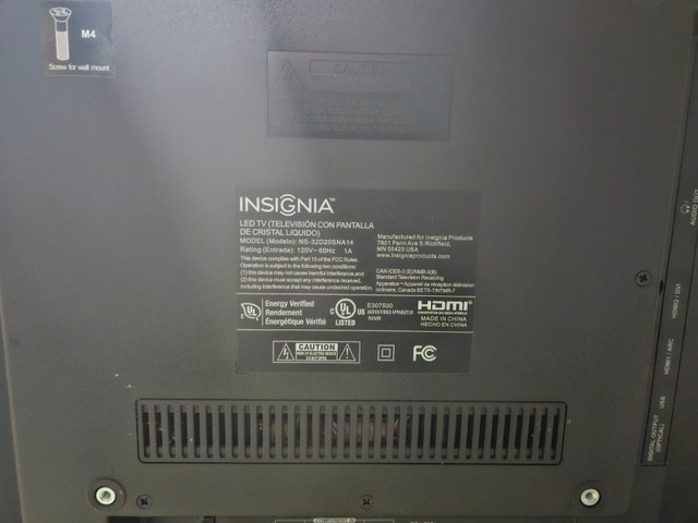 Insignia 32" LED TV - Model NS-32D20SNA14 - Great Condition! - photo 4