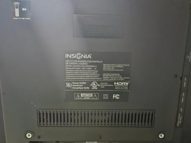 Insignia 32" LED TV - Model NS-32D20SNA14 - Great Condition! - photo 4