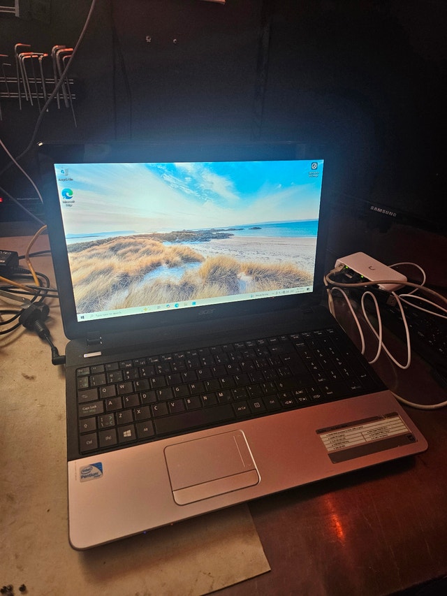 Acer Aspire E1-531 Laptop 4GB RAM, 500GB HDD, Win10