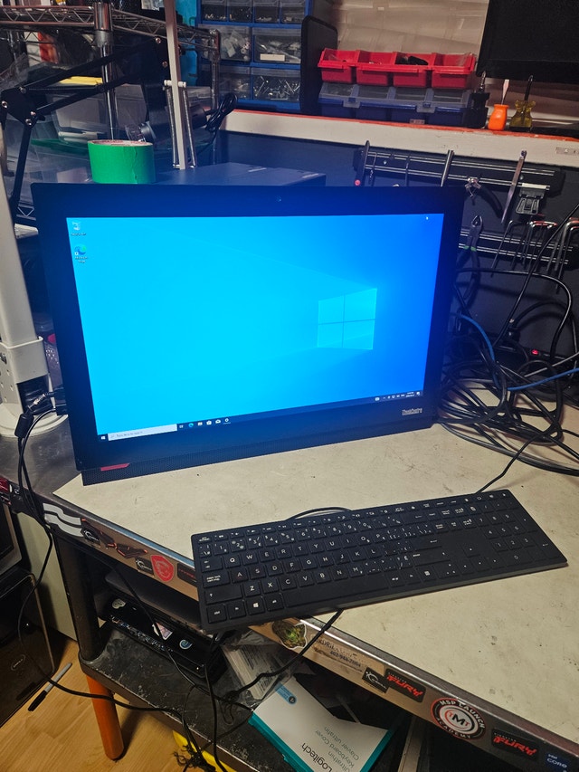 Lenovo M800z All-in-One Touchscreen i7/16GB/750GB WIN10