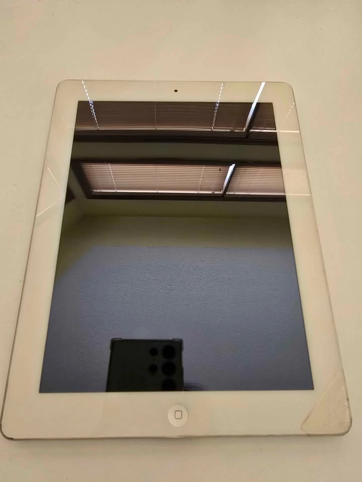 iPad 2nd Generation - photo 2