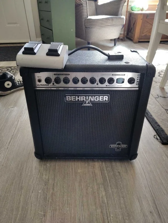 Behringer Amp