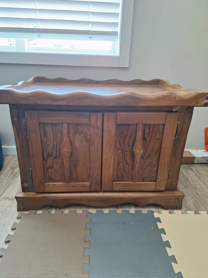 Wooden cupboard or cabinet