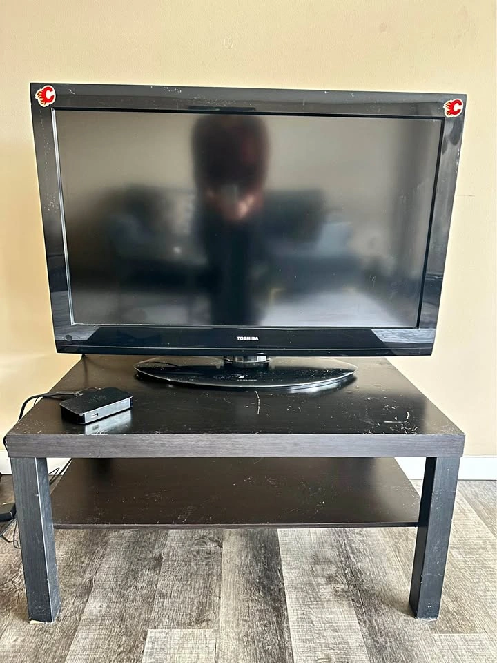 Toshiba TV + Black TV Stand