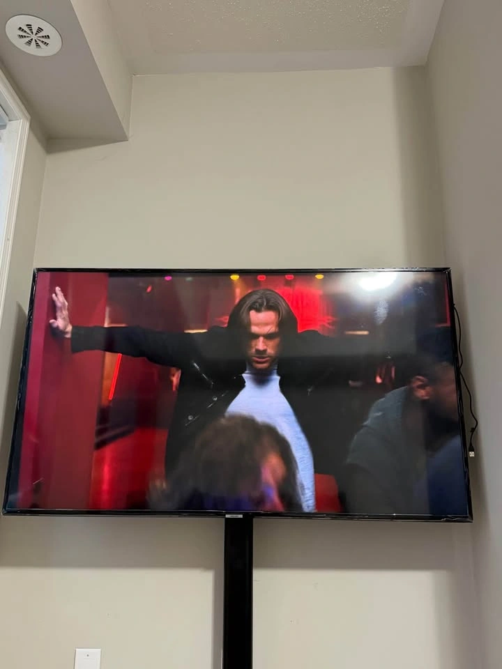 55” Samsung Smart TV + TV Stand - photo 2