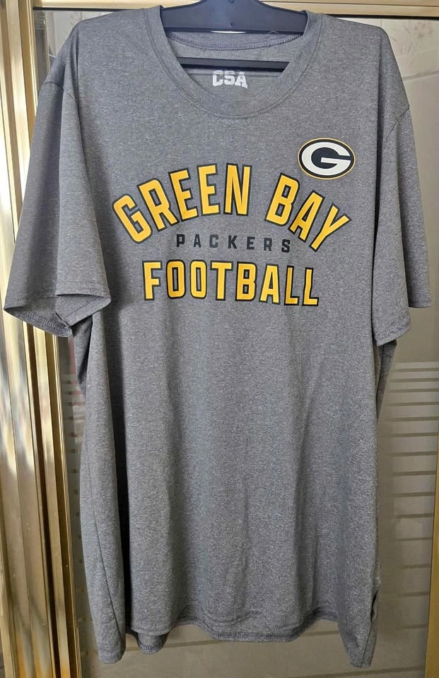 Green Bay Packers TEE. Men's XLARGE / XL.