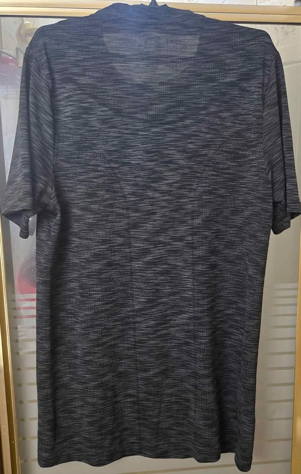 Men's Small Fitted Under Armour TEE. $15. - photo 2
