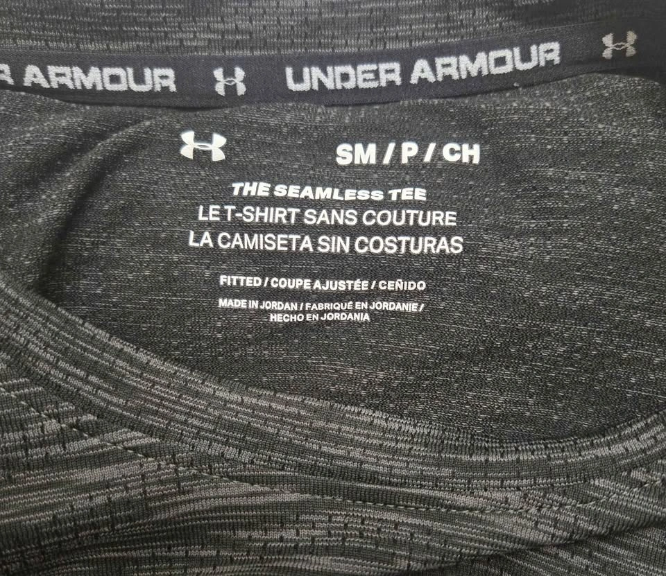 Men's Small Fitted Under Armour TEE. $15. - photo 3