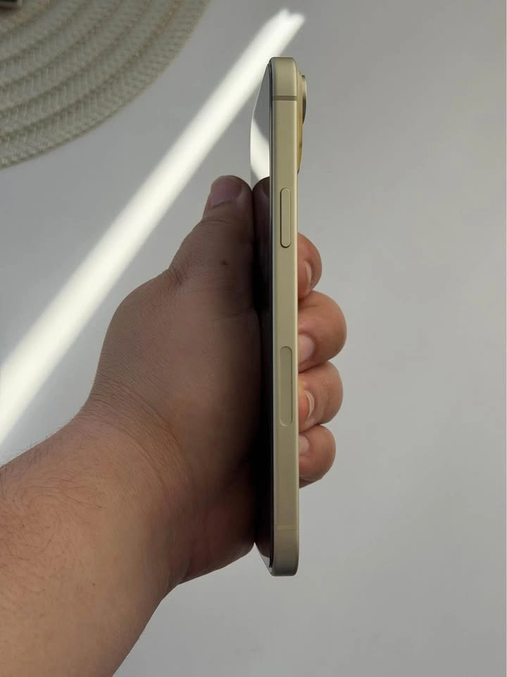 iPhone 15 Plus 128GB Yellow - Excellent Condition - photo 3