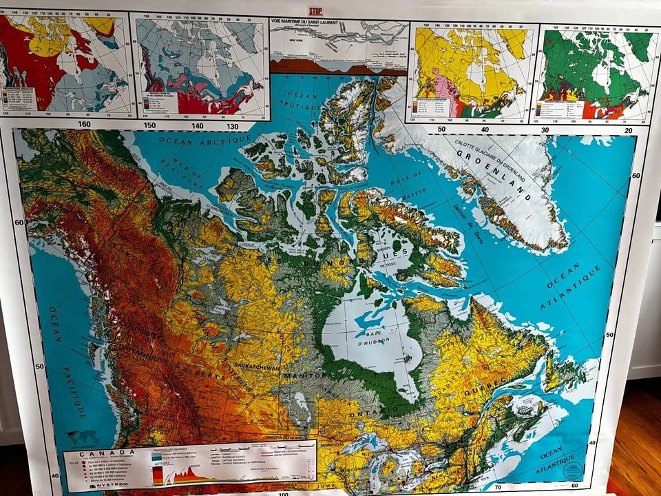 Vintage Nystrom Pull-Down Map of Canada (French)
