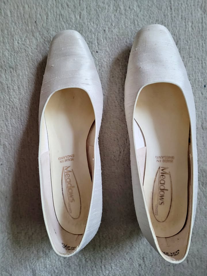 white raw silk pumps size 7.5W