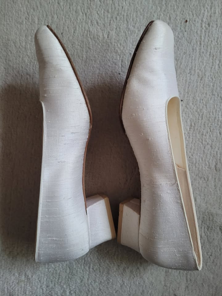 white raw silk pumps size 7.5W - photo 2