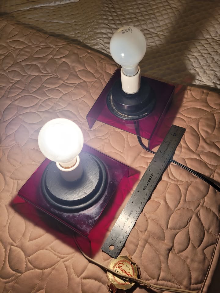 pair of vintage red plexiglass table lamp bases - photo 4