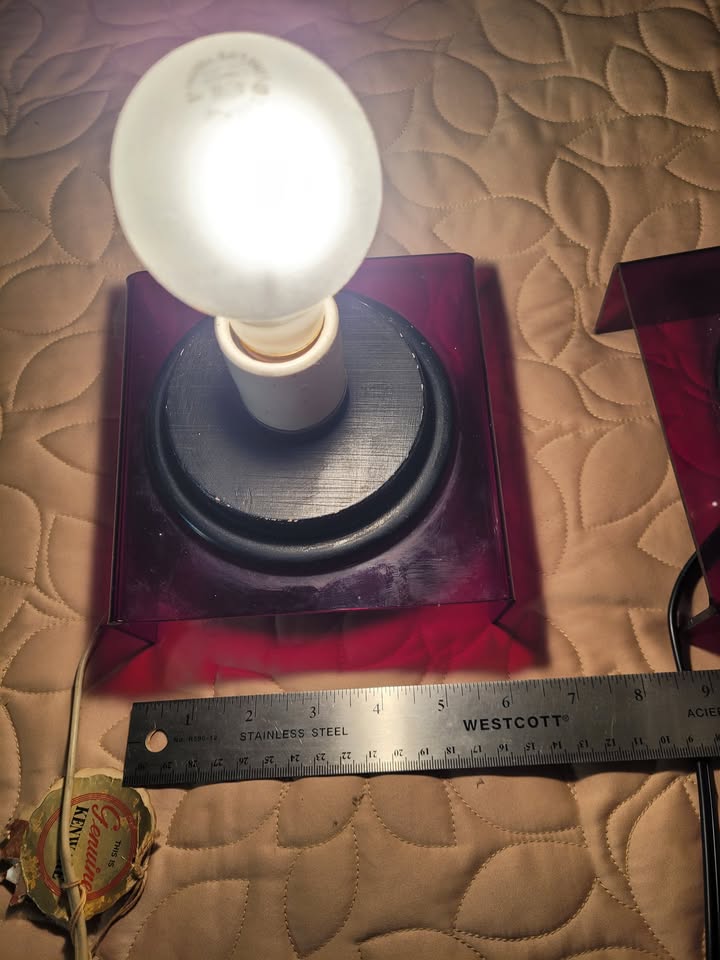pair of vintage red plexiglass table lamp bases - photo 5