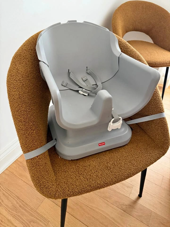 Fisher-Price SpaceSaver Simple Clean High Chair – Excellent Cond