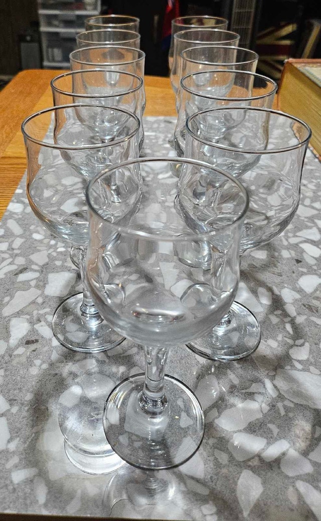 11 Long Stem Wine Glasses - photo 2