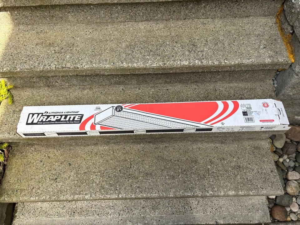 Lithonia Lighting Wrap-lite T8 4ft Fixture - NEW IN BOX - photo 2