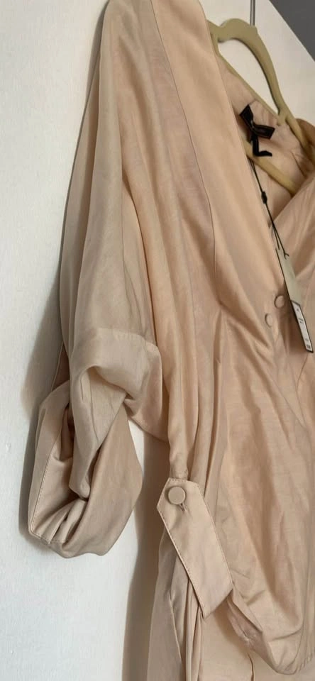 BCBG Beige Top - photo 3