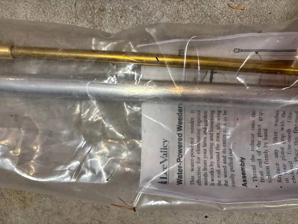 Lee Valley Water-Powered Weeder Garden Tool - Item AL829