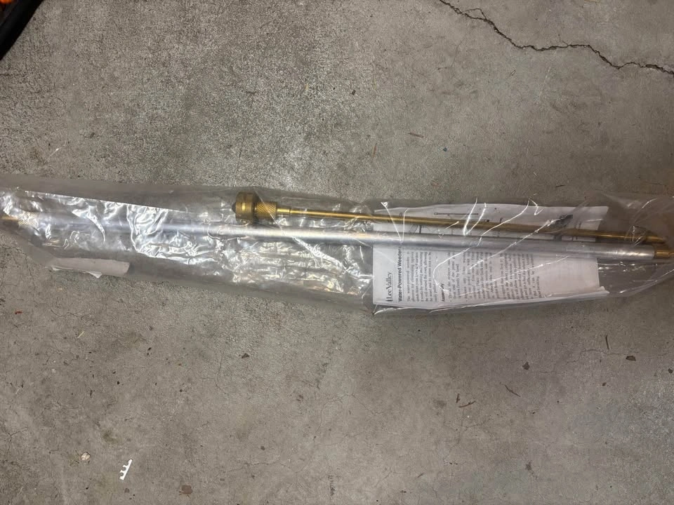 Lee Valley Water-Powered Weeder Garden Tool - Item AL829 - photo 2