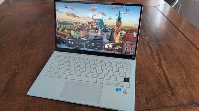 Samsung Ion 13" Laptop - i5, 8GB RAM, 500GB HDD