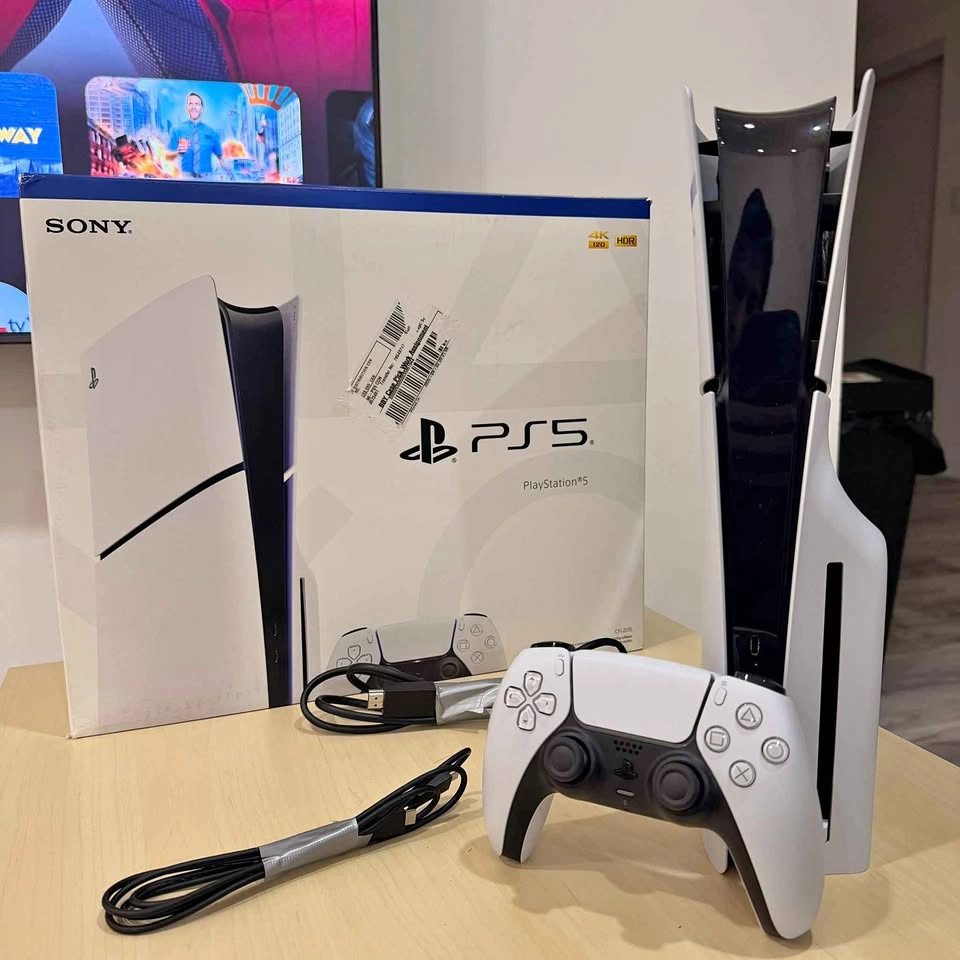 PS5 Slim Disc Edition (1TB) - Like New