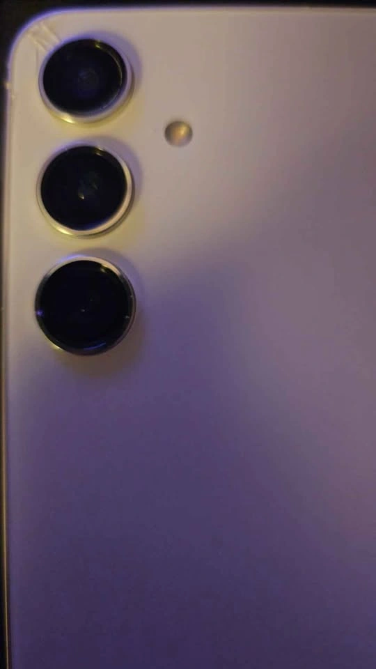 Samsung s24+ located Spencer's island - photo 2