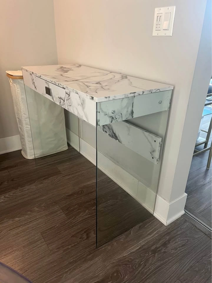 White Faux Marble Desk - photo 2