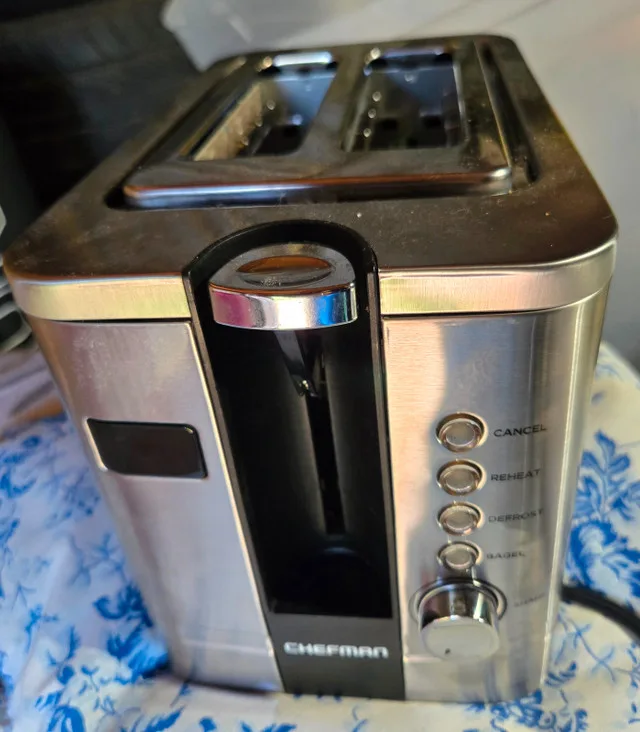 Chefman 2-Slice Stainless Steel Toaster thumbnail