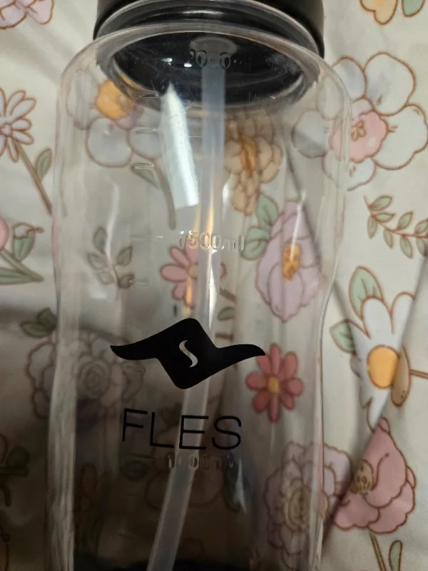 2L Water Bottle with Straw - Large Capacity Hydration image indicator(3)