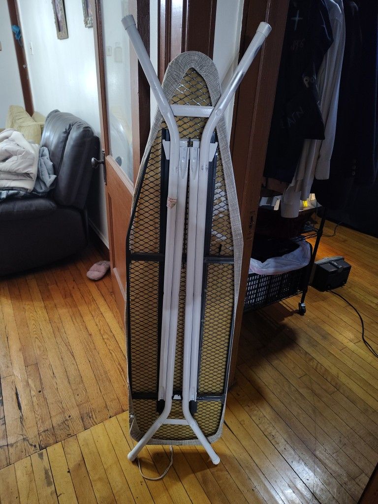 Ironing Board $5 - photo 3