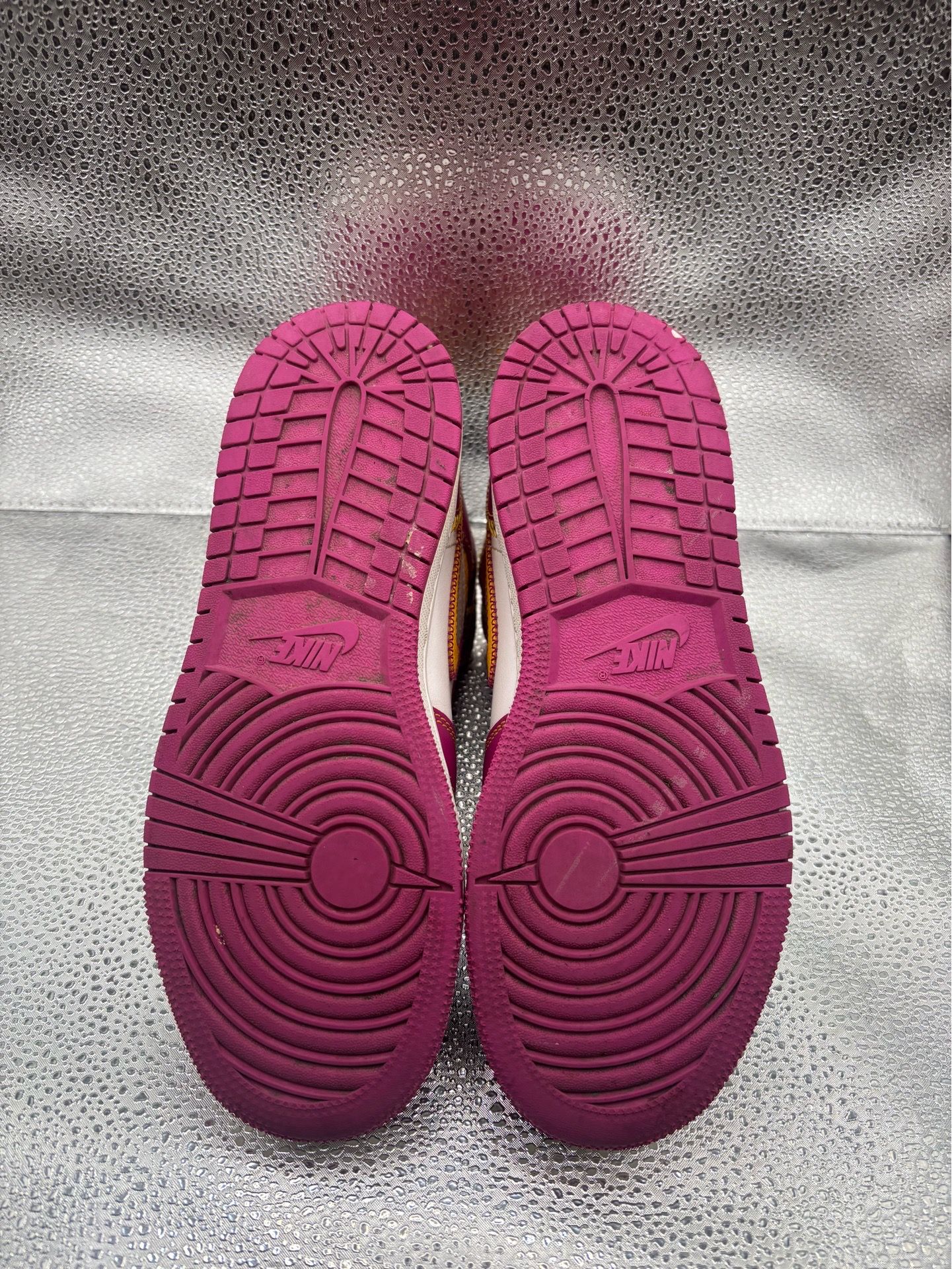 Air Jordan 1 Mid Dia De Los Muertos GS - photo 3