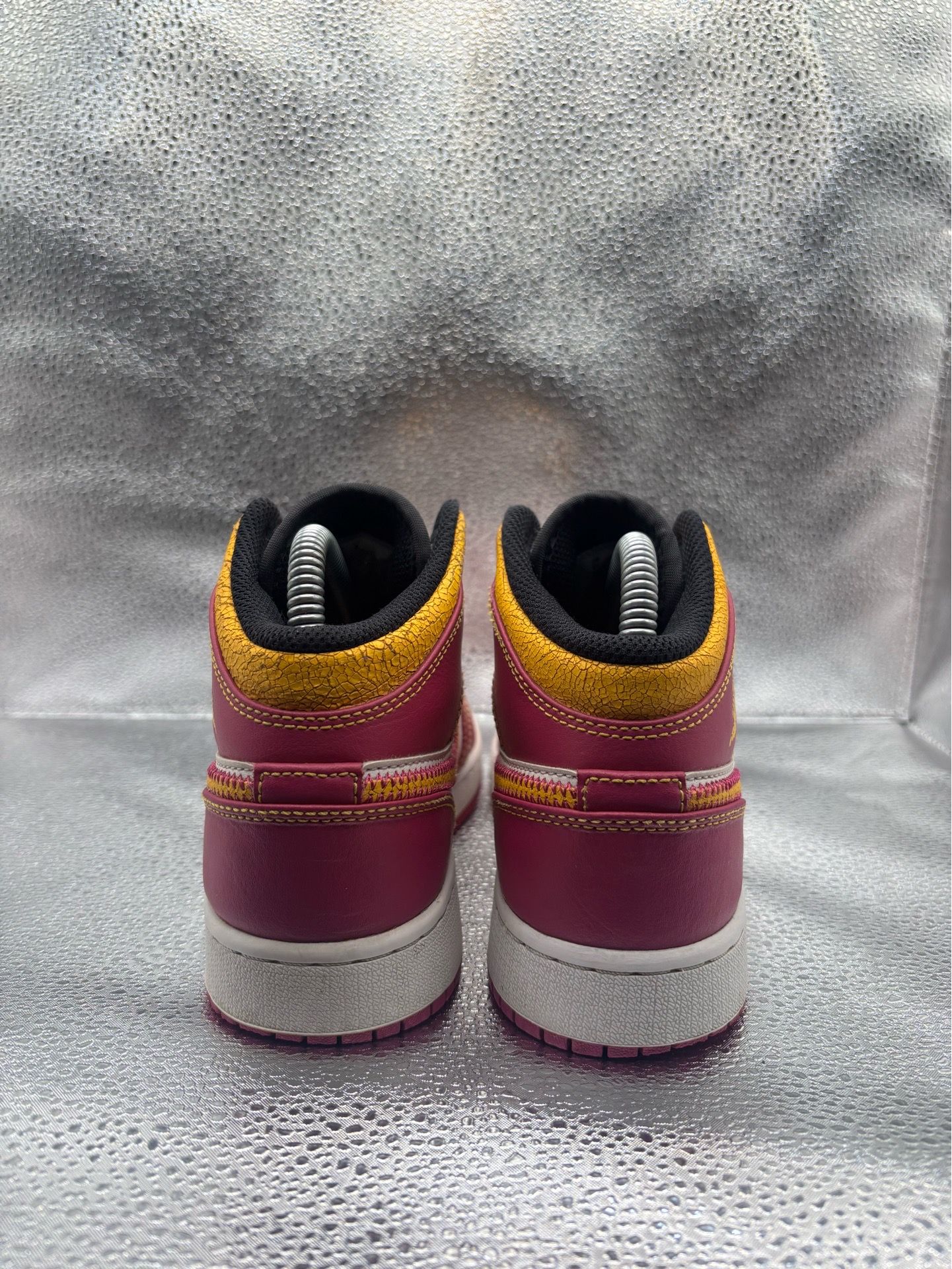 Air Jordan 1 Mid Dia De Los Muertos GS - photo 4