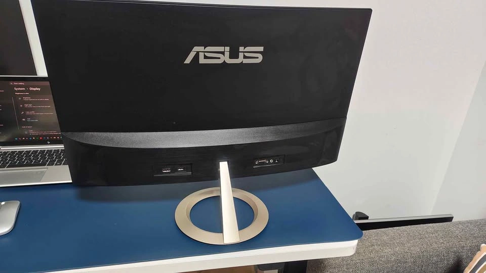 ASUS 27" Curved Eye Care Monitor - photo 4