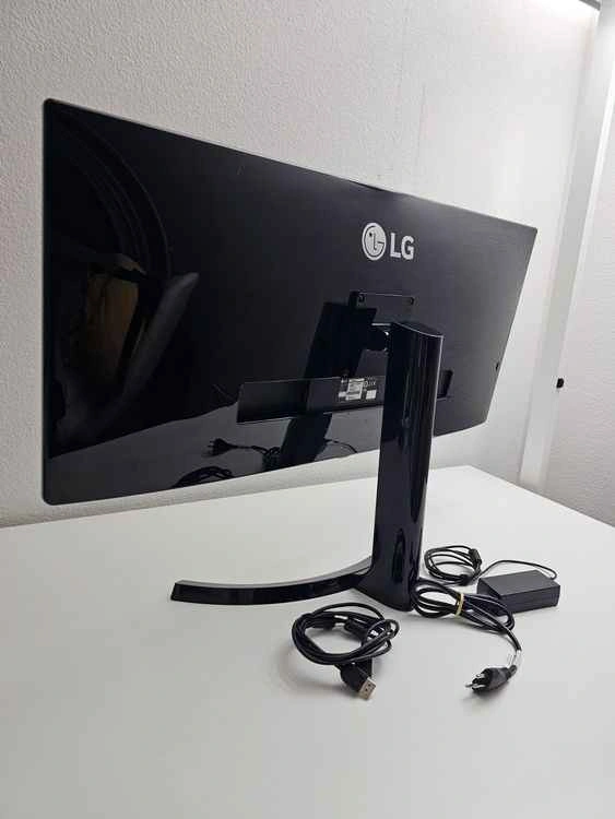 New LG 34" UltraWide Monitor - photo 3