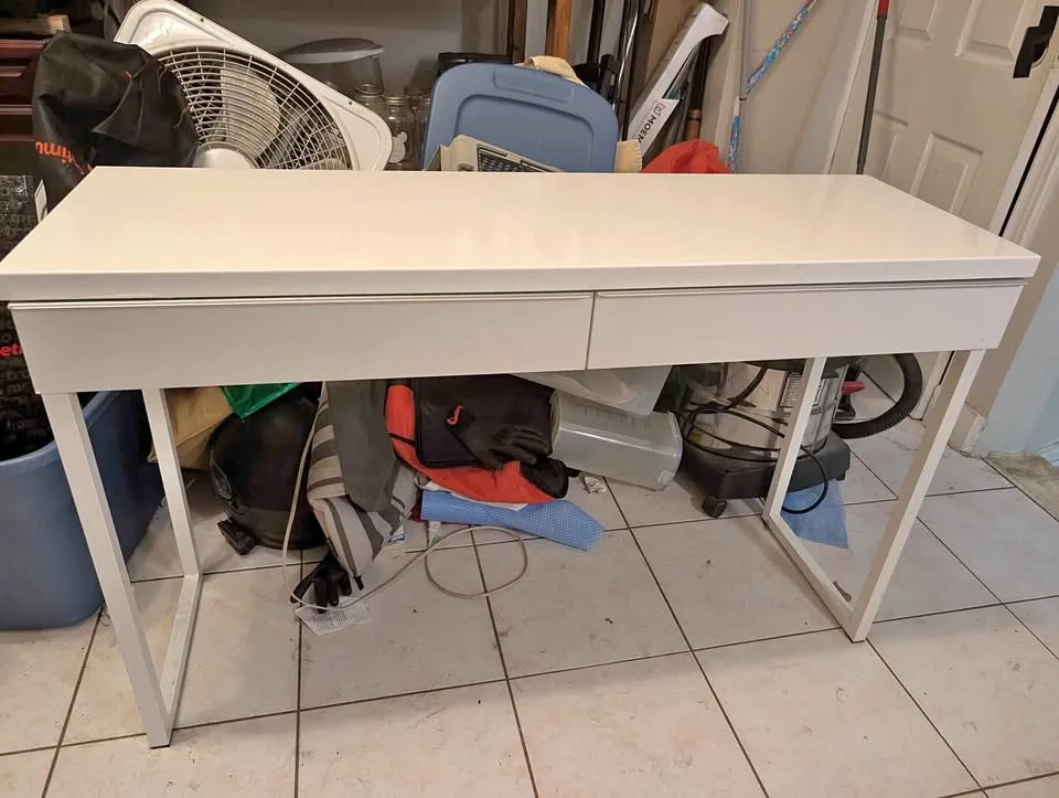 White Desk Ikea (Mickie) thumbnail