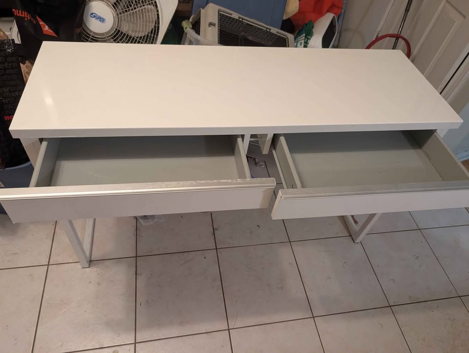 White Desk Ikea (Mickie) - photo 2