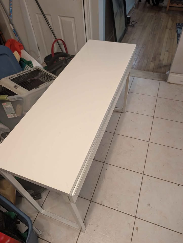 White Desk Ikea (Mickie) - photo 3