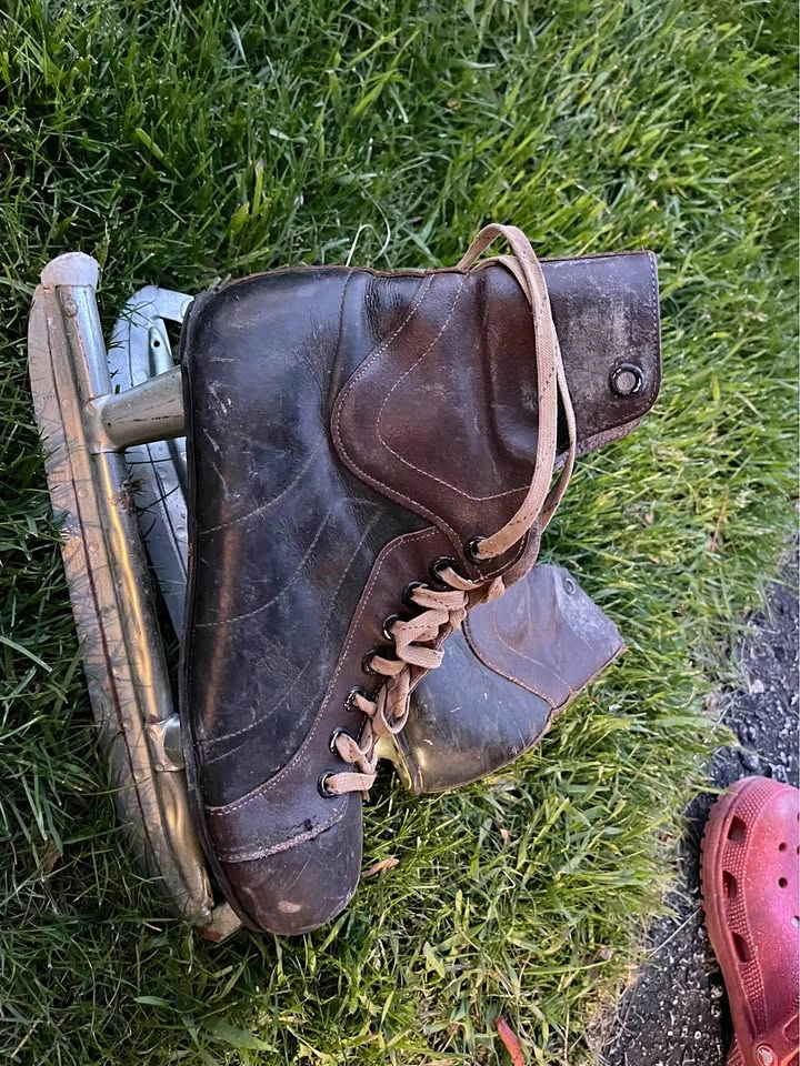 Antique ice skates “bilt right” leather