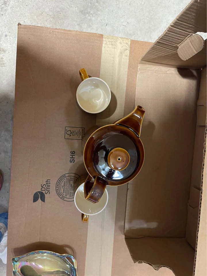 Collectible Hornesa Bronte tea pot and mugs - photo 2
