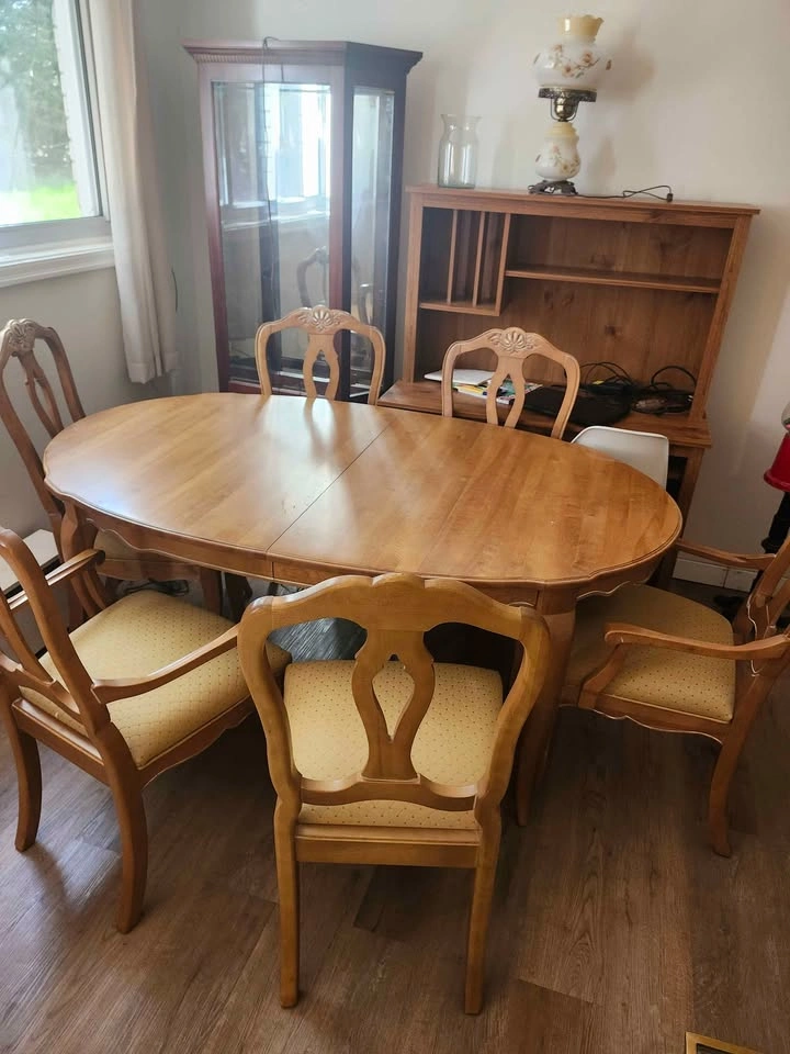 Solid oak Ethan Allen dining set – seats 6 $700 Firm