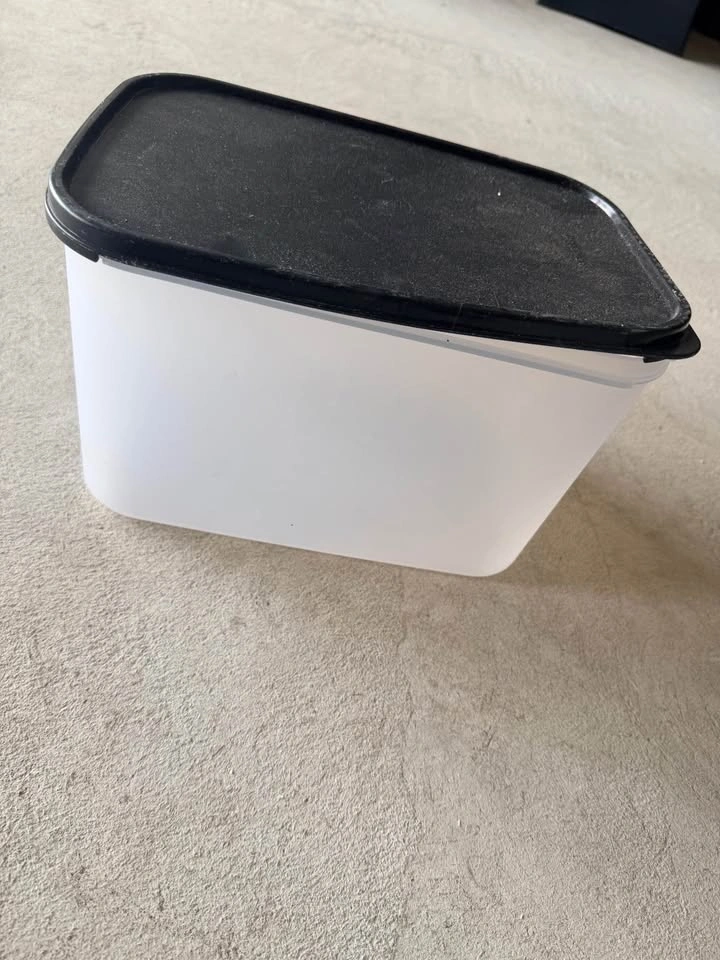 Plastic containers - photo 2