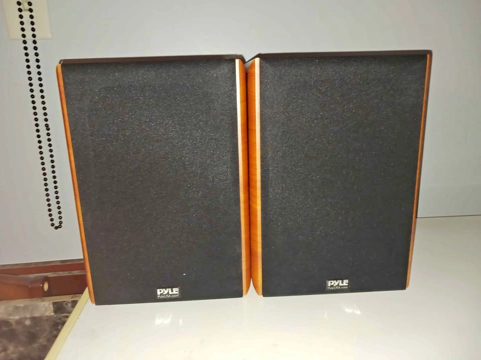 Denon Receiver & PYLE Bookshelf Speakers