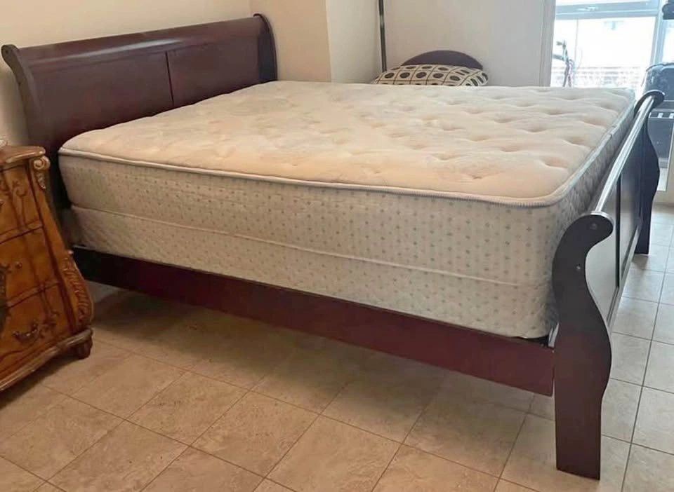 Queen Sleigh Bedroom Set