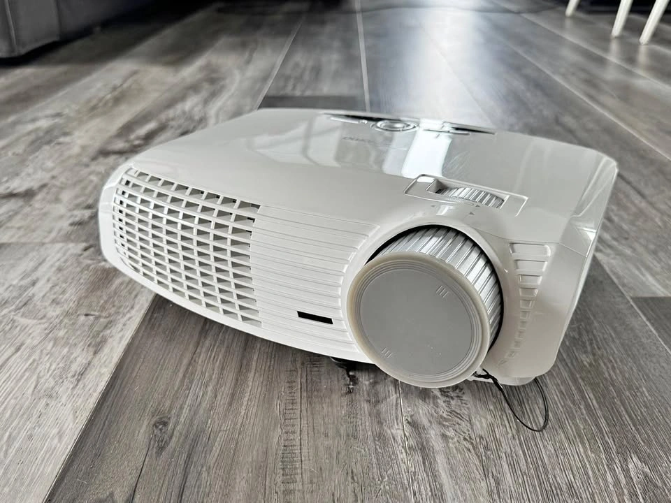 Excellent Condition Optoma VDHDNS 1080p Home Theater Projector
