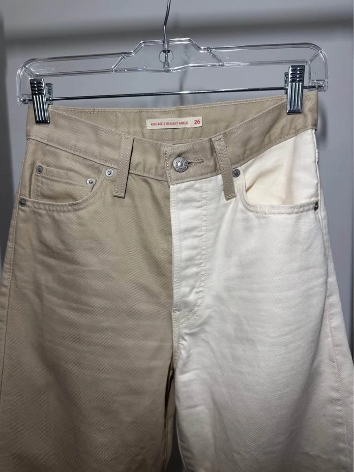 EUC Levi's Two-Tone Cream & Beige Ribcage Straight Jeans 26 - photo 4